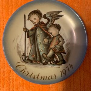 Christmas 1974 Hummel Collectible 8" Plate "The Guardian Angel" By Berta Hummel